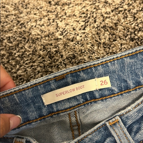 Classic Blue Levi’s Low Rise Women's Jeans - Picture 2 of 3